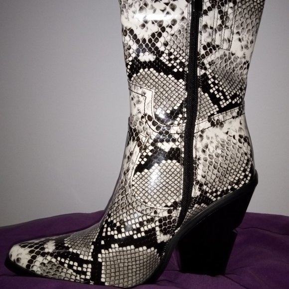 Ann Creek, Size 6, Black and White faux snake skin. - Picture 2 of 5